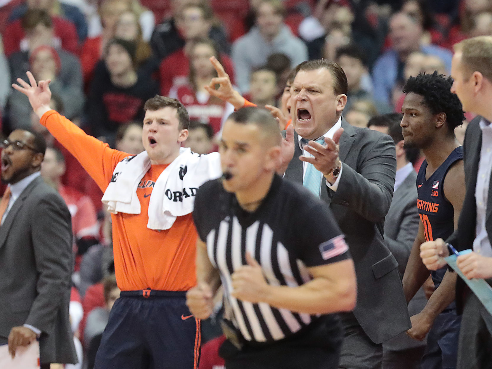 Fighting Illini 71, Badgers 70